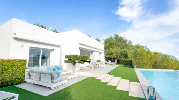 Luxury Villa in Las Colinas Golf - Image 2