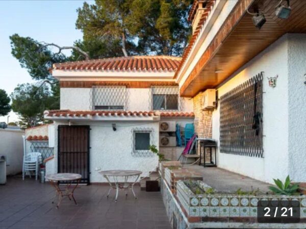 Spacious 8-Bedroom Villa for Sale in Dehesa de Campoamor
