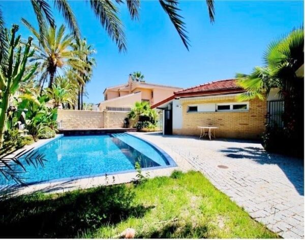 Villa in la zenia with Private Pool Just 200m from La Zenia Beach