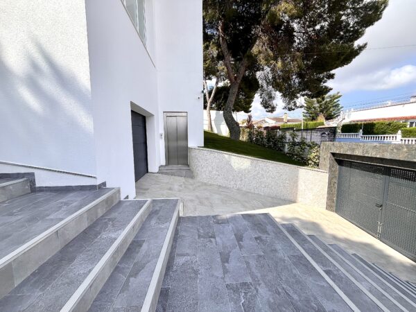 detached villa in los blacones