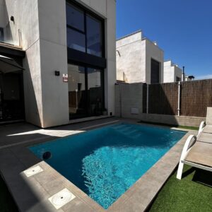 Beautiful Luxury Villa for Sale Near Villamartín – Fully Furnished with Private Pool & Solarium